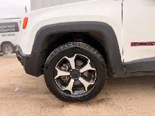 2022 Jeep Renegade Trailhawk AWD | Command Start | Heated Seats - Photo 10