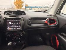 2022 Jeep Renegade Trailhawk AWD | Command Start | Heated Seats - Photo 18