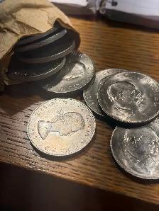 Roll of  ( 18)  1965 British Unc.  Churchill one crown Coins - Photo 3