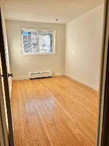 Grand 5 ½ rénové au rez-de-chaussée — Cours et stationnement - Photo 7