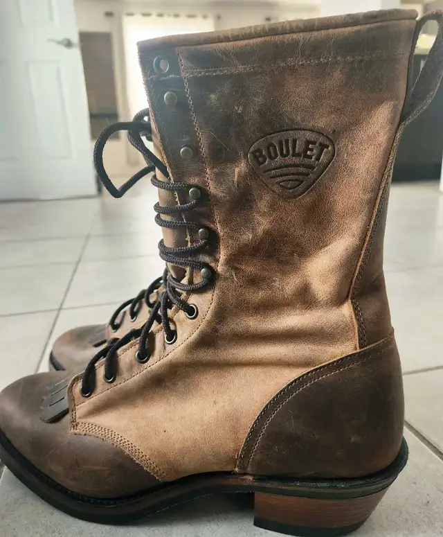 BOTTES EN CUIR DE MARQUE BOULET VALEURS 456 $ DEMANDE 250 $
