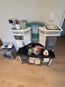 Free Kids Kitchen Set