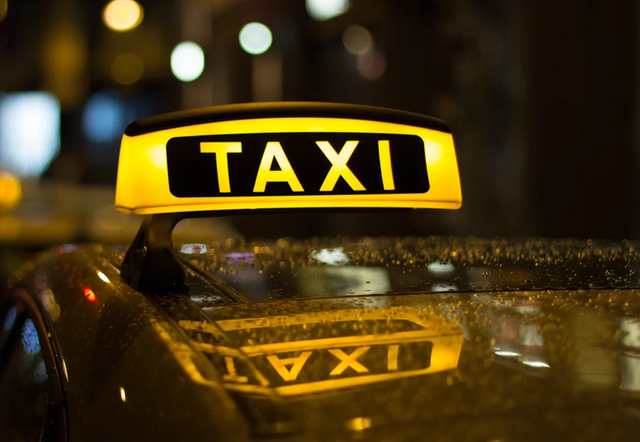 SERVICE DE TAXI DISPONIBLE