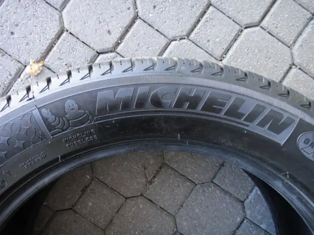 pneu d'hiver Michelin  235-55-20