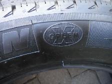 pneu d'hiver Michelin  235-55-20 - Photo 4