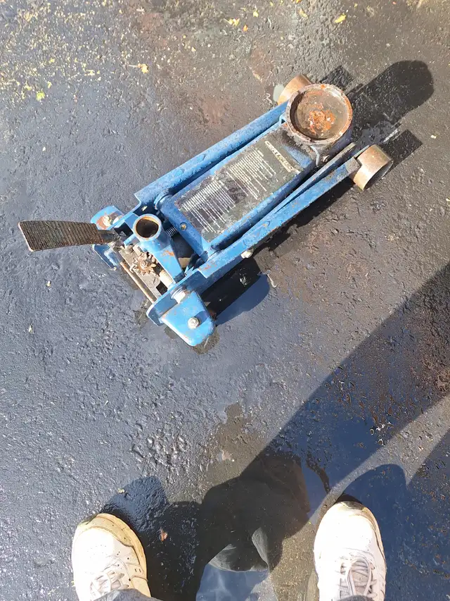 REDUCED TO $45.00 Jack 2,5 ton