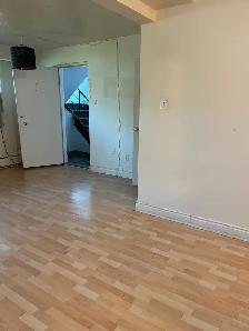 LARGE BACHELOR UNIT - Photo 3