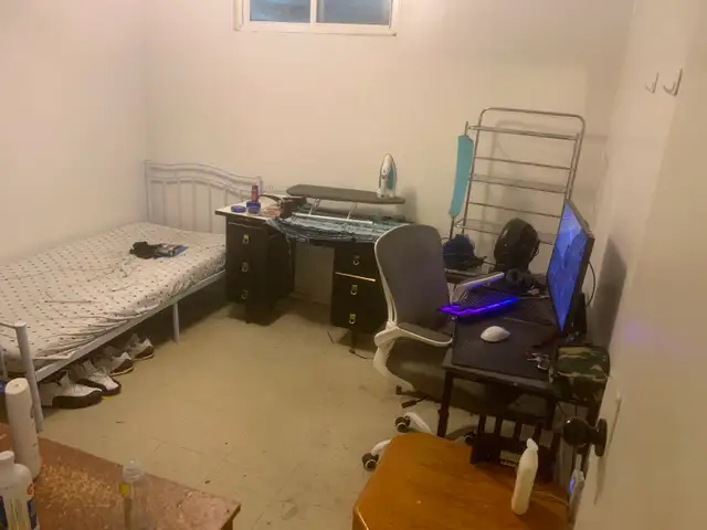 Room for rent(keele finch,York university, keele subway station）