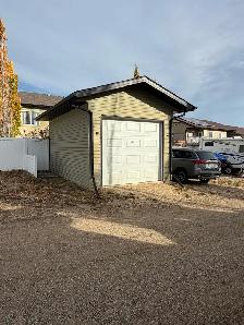 FANTASTIC townhouse for rent in Penhold! Garage & walkout - Photo 2