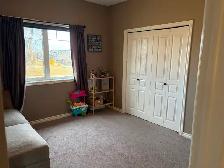 FANTASTIC townhouse for rent in Penhold! Garage & walkout - Photo 11