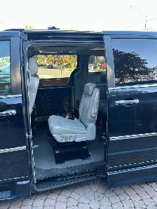 Wheelchair accessible van - Photo 3