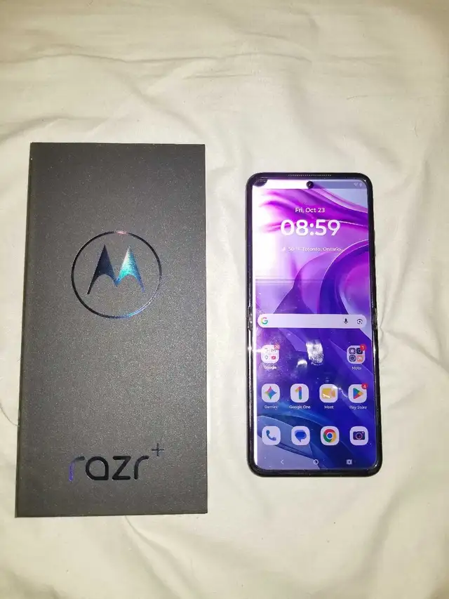 Motorola razr  2024 7' inch screen 256GB