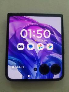 Motorola razr  2024 7' inch screen 256GB - Photo 3