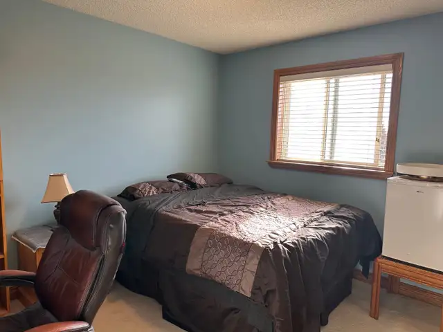 Furnished Room with Mountain Views – Tuscany, NW Calgary