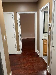 DescriptionCozy & Charming 2-Bedroom Apartment in the Heart of - Photo 6
