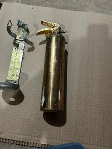 Vintage fire extinguisher - Photo 3