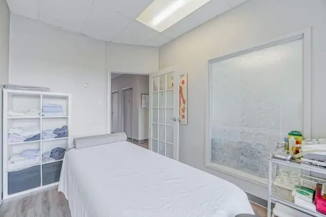 RMT, R.AC Treatment  Room for Rent -Medical Plaza |  3115 Glen.