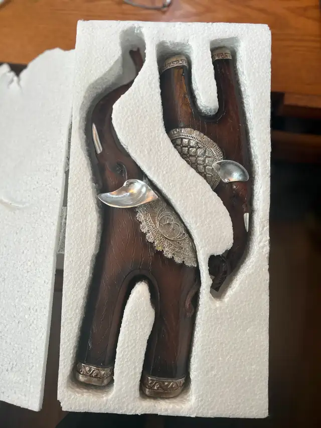 NEW VINTAGE  INDIA HAND CARVED WOOD ELEPHANTS