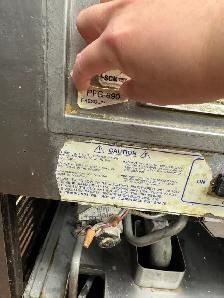 Henny Penny PFG-690 Gas Pressure Fryer - Photo 3