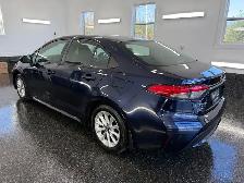 2021 Toyota Corolla LE - Photo 2