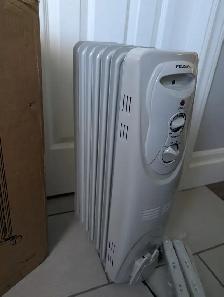 New Pelonis Oil Filled Radiator Heater For Sale - Photo 7