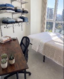 Move In Now: Furnished Yaletown Room, Free Cleaning, Pool & Gym - Photo 3