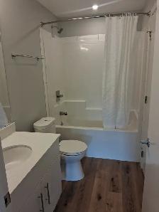 AVAILABLE NOW! 1-bedroom   private ensuite - Photo 3