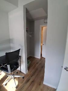 AVAILABLE NOW! 1-bedroom   private ensuite - Photo 4