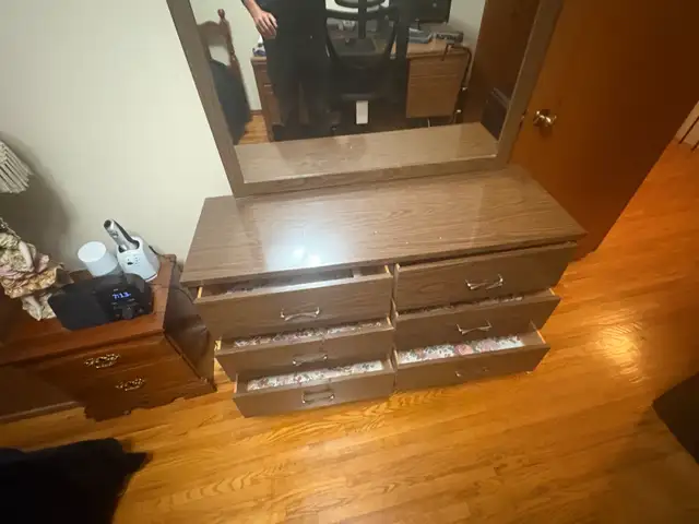 Free delivery used antique Wooden Dresser with Mirror
