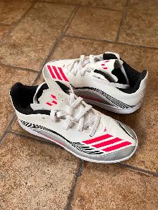 Indoor soccer shoes (Nike and Adidas) For sale - Photo 2