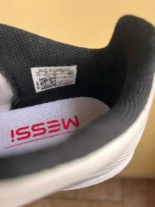 Indoor soccer shoes (Nike and Adidas) For sale - Photo 4