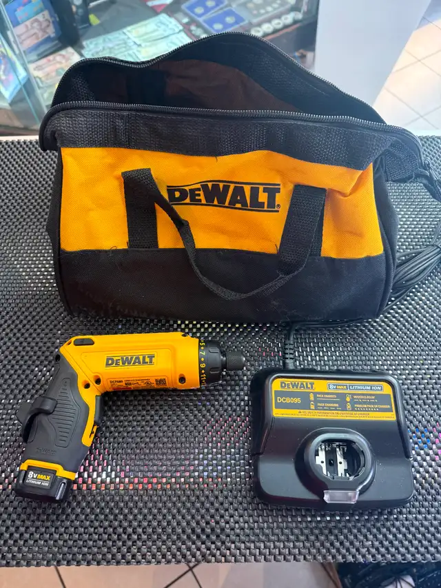 Dewalt 8V MAX Gyroscopic Screwdriver Kit