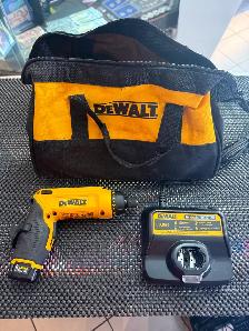 Dewalt 8V MAX Gyroscopic Screwdriver Kit