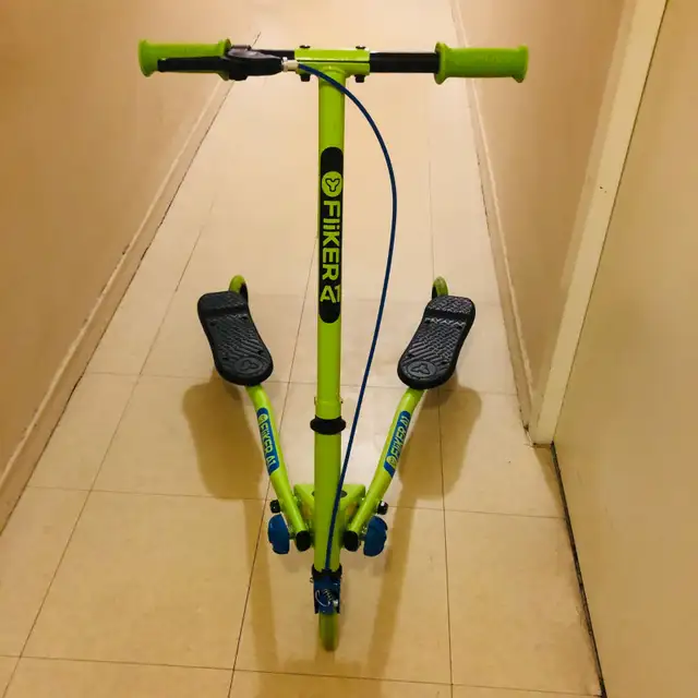 Green Yvolution 3-Wheel Scooter. Fits kids 5–8 years o