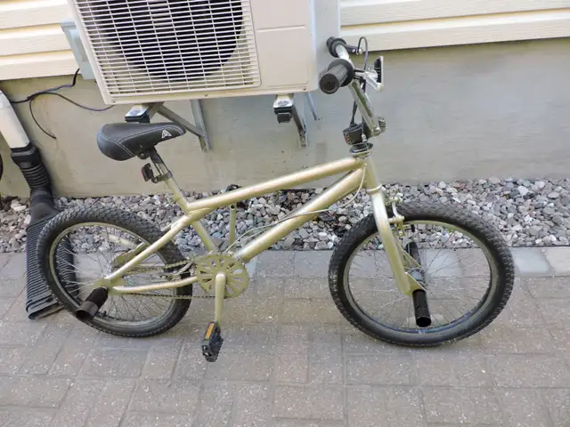 Vélo BMX avec guidon 360 degrés et Pegs.