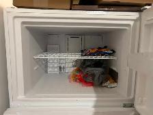 Hardly used Insignia brand Fridge for sale. - Photo 2
