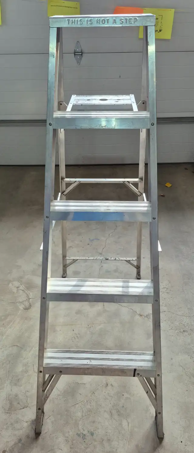 4 Step Ladder foldable