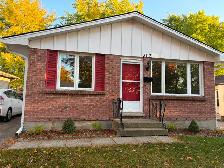 LIKE NEW 202 Muriel Cres 3b 2 bath FR/fireplace yard Park 3cars