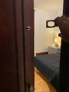 Grande chambre meublée