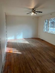 Bowness 3 bedroom, 1 bath house for rent - Photo 3