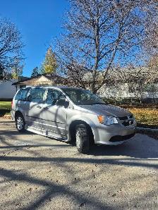 Only 36000km  Side Entry Grand Caravan - Photo 2