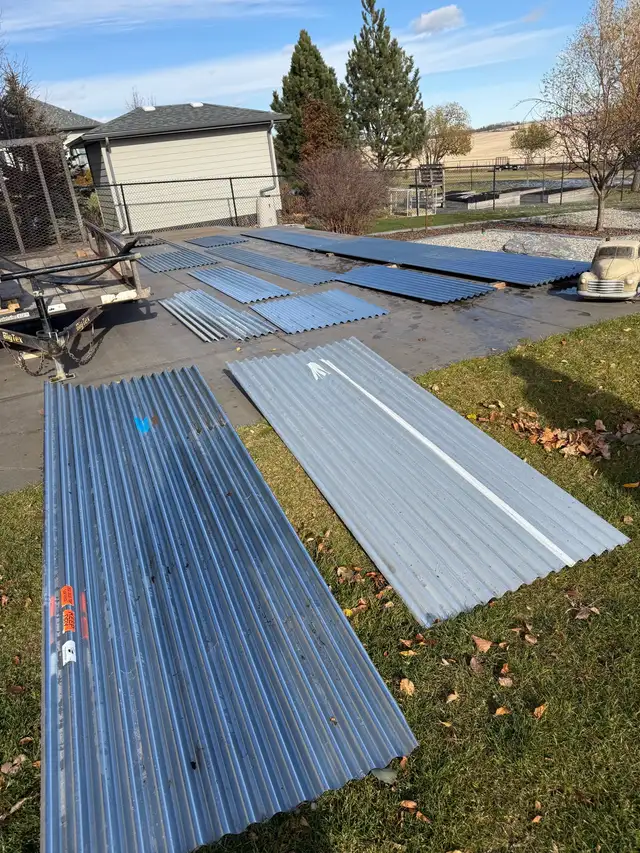 corrugated galvanized metal panelling