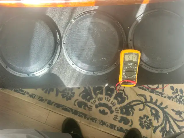 3x JL Audio 10W3’s in a sealed carpeted box