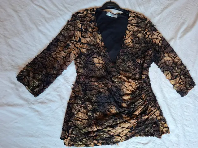 VARIETY OF LADIES TOPS - LIKE NEW