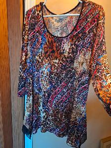 VARIETY OF LADIES TOPS - LIKE NEW - Photo 4