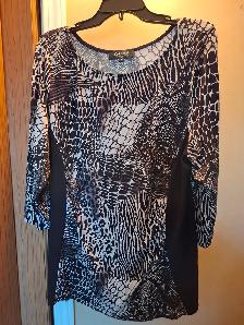 VARIETY OF LADIES TOPS - LIKE NEW - Photo 5