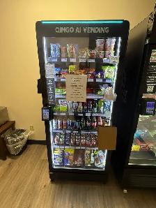New Qingo Ai Smart Cooler Vending Machine - Photo 2