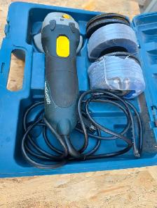 Mastercraft 4 1/2' Grinder Kit In  A Hard Plastic Case - Photo 2
