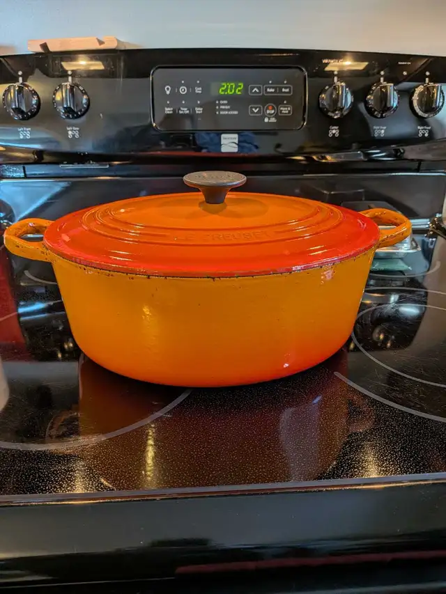 Le Creuset Dutch Oven Casserole with lid
