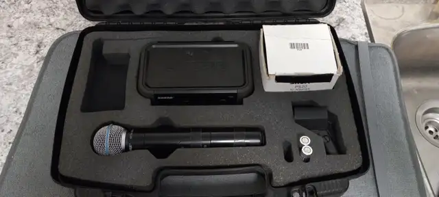 SHURE Handheld Wireless Mic